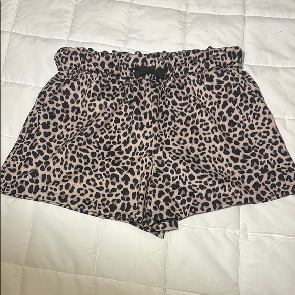 Pants - Leopard Print Pocket Shorts
